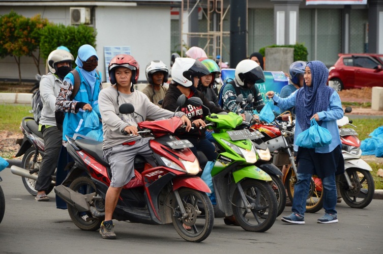 TDA Peduli Sharing Iftar On The Street - TDA BATAM